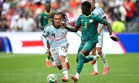 Liverpool tranh Lamine Camara với MU
