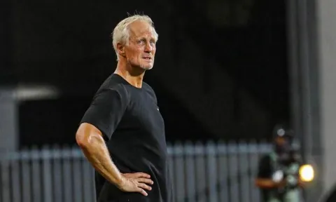 HLV Myanmar công kích trọng tài ngày chia tay ASEAN Cup