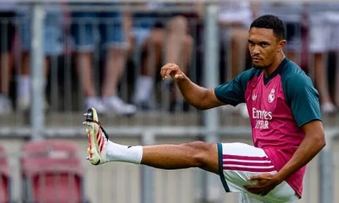 Alexander-Arnold đứng trước cơ hội trở thành ''trò cưng'' của Mourinho