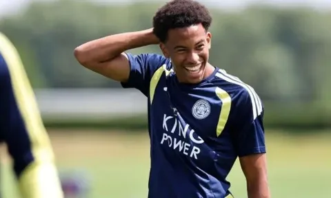 MU vượt mặt Arsenal để giành ngọc quý Leicester