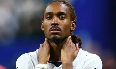 AC Milan tranh Djed Spence với Inter sau khi Tottenham chốt giá