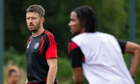 Michael Carrick với cuộc cách mạng nhân sự tại Man Utd