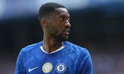 Fan Chelsea muốn tống khứ Adarabioyo sau trận hòa tại Malaysia