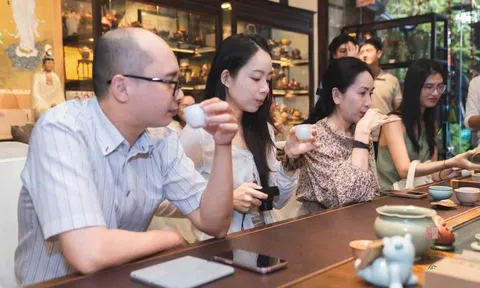 Chạm vào dòng chảy ngàn năm từ một chén trà