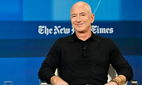 Đón Jeff Bezos rót vốn, giới chủ Liverpool giàu thứ hai nước Anh
