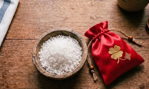 Các cụ dặn: Tháng 7 âm ra đường nhớ mang 7 thứ này bên người để tránh xui xẻo