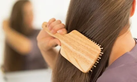 Chải tóc mỗi ngày có thực sự tốt cho da đầu và mái tóc?