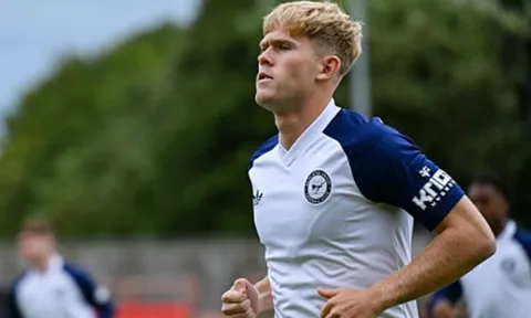 Chọn Lewis Hall, Man Utd sẵn sàng thay thế Luke Shaw