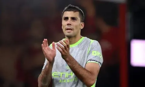 Ferdinand tin Man City vô địch Ngoại hạng Anh nếu có Rodri