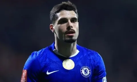 Man City bất đồng mức giá với Chelsea trong vụ Neto