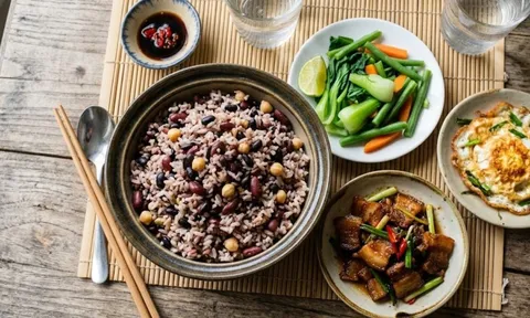 Điều gì xảy ra với cơ thể nếu thường xuyên ăn cơm nấu với các loại đậu?