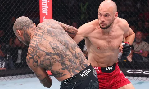 Nén đau vì rách sụn chêm, Uros Medic vẫn tạo nên cú knock-out 30 giây chấn động tại quê nhà