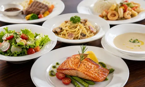 Vì sao bát đĩa nhà hàng thường có màu trắng? Lý do không chỉ nằm ở thẩm mỹ