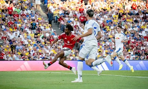 Zirkzee bùng nổ, Man Utd nhọc nhằn hạ gục Leeds trên chấm luân lưu