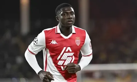 Palace hụt bước, MU và Chelsea săn Camara
