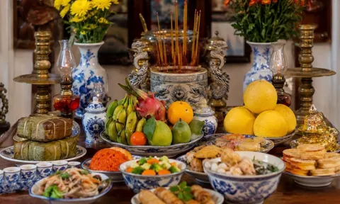 Dâng cúng xong nhớ hạ sớm 5 thứ này khỏi ban thờ, để càng lâu càng dễ phạm điều kiêng kỵ