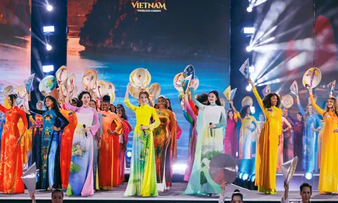 111 thí sinh Miss World trình diễn áo dài trong đêm khai mạc tại Quảng Ninh