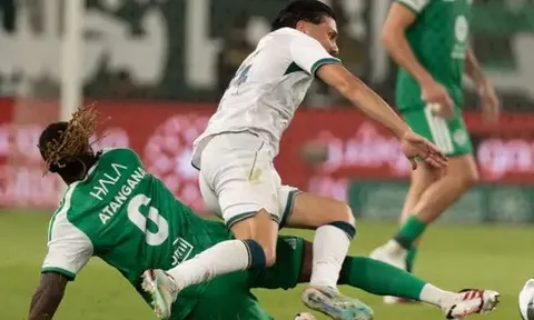 Al-Ahli nhọc nhằn đánh bại tân binh Al-Diriyah ngày ra quân