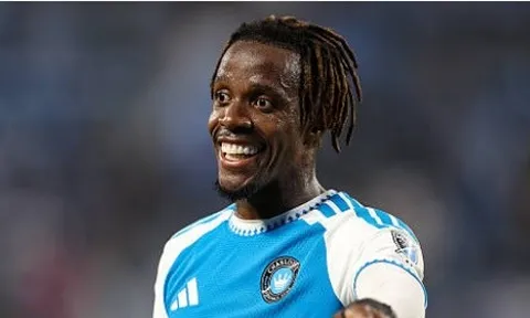 Wilfried Zaha gây sốt khi trở lại tập luyện tại Crystal Palace