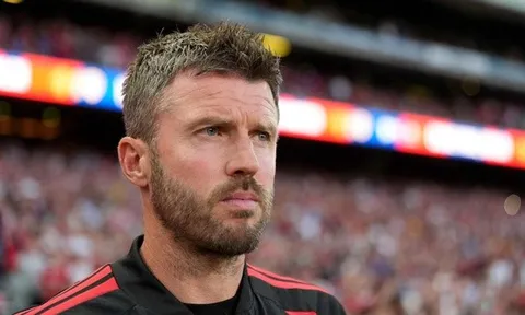 Michael Carrick khẳng định Man Utd cần thêm nhiều tân binh