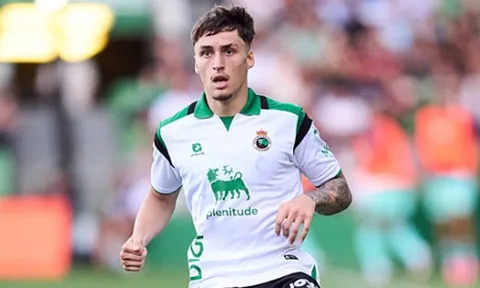 Vì sao Manchester United nên cân nhắc chiêu mộ Jorge Salinas?