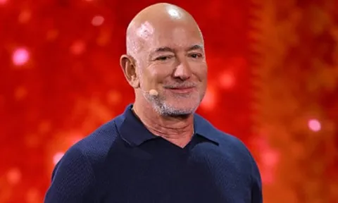 Thương vụ 1,65 tỷ bảng đưa Jeff Bezos đến Liverpool