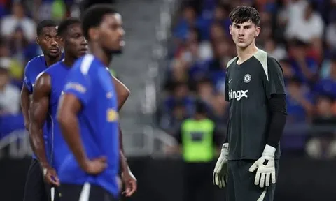 Mike Penders là lý do khiến Chelsea không mua thêm thủ môn