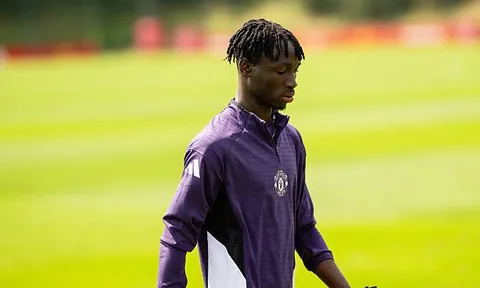 Sekou Kone của MU lập siêu phẩm trong màu áo mới