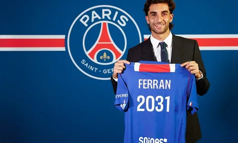 CHÍNH THỨC: PSG chiêu mộ Ferran Torres từ Barcelona