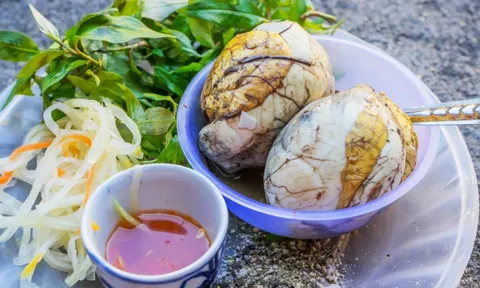 Ăn trứng vịt lộn vào buổi sáng hay buổi tối tốt hơn?