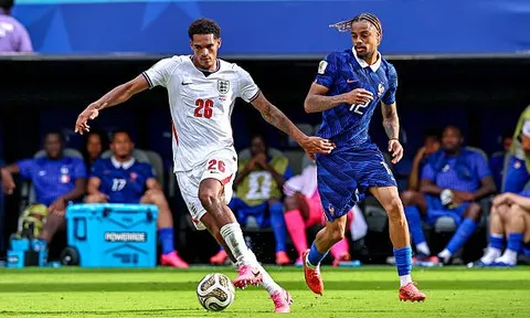 Tin đồn chuyển nhượng tối 16/8: Liverpool chiêu mộ Barcola; MU tiếp cận Quansah