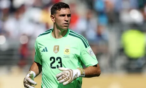 Juve ngã giá 10 triệu euro mua Emiliano Martinez
