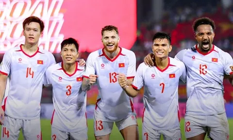 Đả bại Malaysia 2-0, Việt Nam đặt 1 chân vào chung kết ASEAN Cup