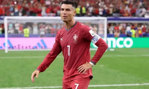 Cristiano Ronaldo úp mở khả năng giải nghệ