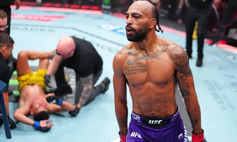 Charles Johnson tung đòn siết Scottish twister hiếm gặp hạ gục Eduardo Chapolin tại UFC 330