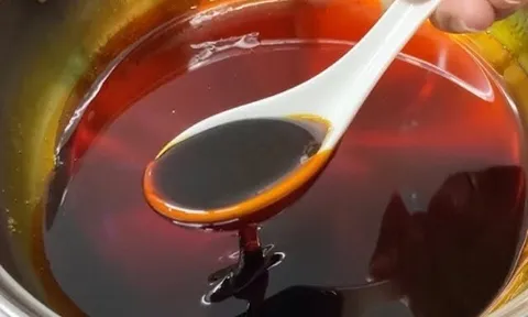 Thắng nước hàng, cho đường hay nước vào trước? Nhiều năm tôi mới biết mình sai, đây là cách đúng