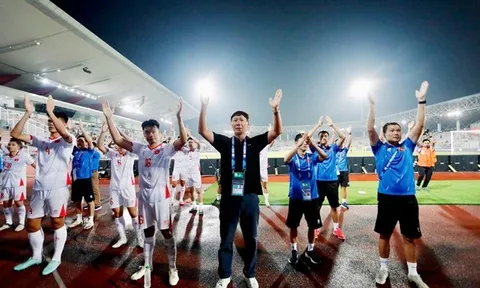 CĐV Malaysia lo đội nhà bị Việt Nam hủy diệt ở lượt về