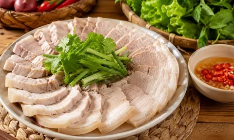 Thịt luộc muốn mềm mọng thơm, đầu bếp thường chú ý bước này ngay từ đầu