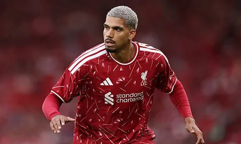 Araujo ra mắt, CĐV Barca lập tức cảnh báo Liverpool