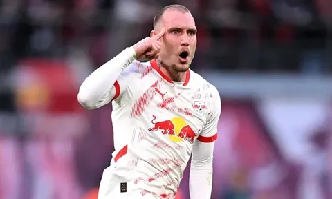 Luke Shaw sa sút, MU gấp rút nhắm David Raum chia lửa