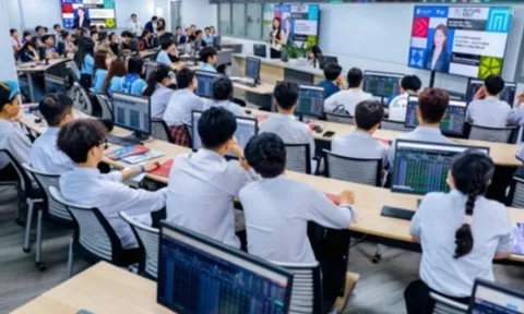 Phòng Lab Tài chính - Fintech VLU: Nơi sinh viên giải bài toán thực tế từ giảng đường