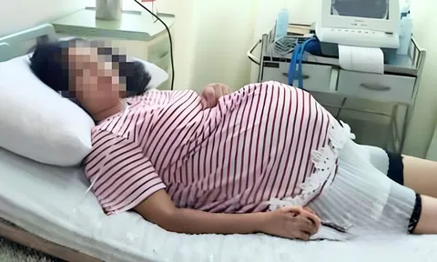 Mới sinh con được 1 tháng, sản phụ 31 tuổi lại nhập viện đẻ thêm 1 bé nữa, bác sĩ ngỡ ngàng nhìn chồng