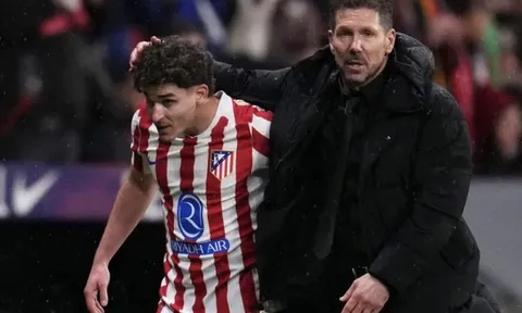 HLV Diego Simeone chốt tương lai Julian Alvarez tại Atletico