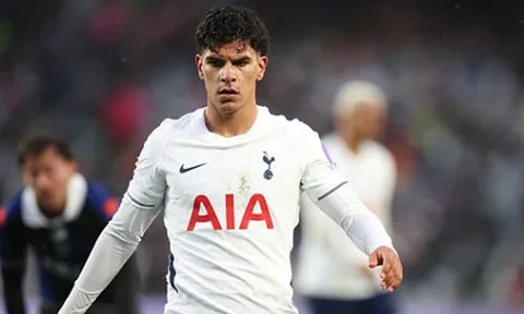 Carragher tin MU sai lầm khi bỏ qua Mateus Fernandes