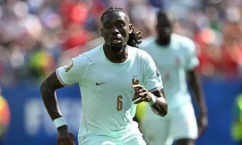 Man City nhắm Manu Kone để thay Rodri và Reijnders