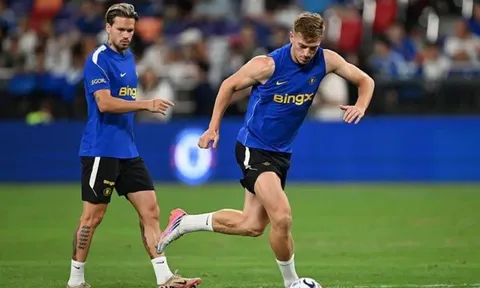 Chelsea tước áo số 9 của Delap, trao cho Joao Pedro