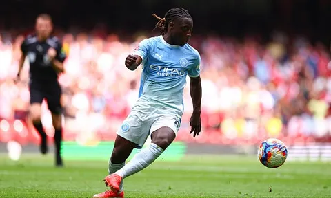 Man City nhận tin sốc về Jeremy Doku
