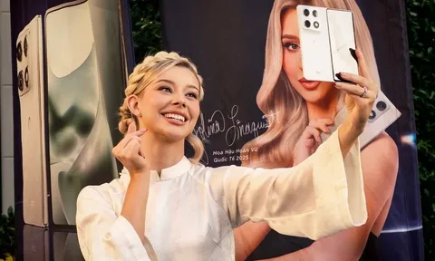 Motorola ra ra mắt smartphone gập đa nhiệm giá 48 triệu đồng