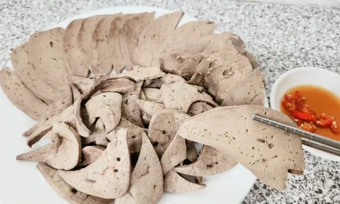 Nhúng gan vào loại nước này trước khi luộc, gan hồng không khô