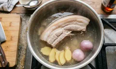 Sai lầm khi chần thịt bằng nước sôi trước khi nấu